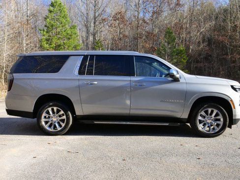 Used 2025 Chevrolet Suburban Premier image 41