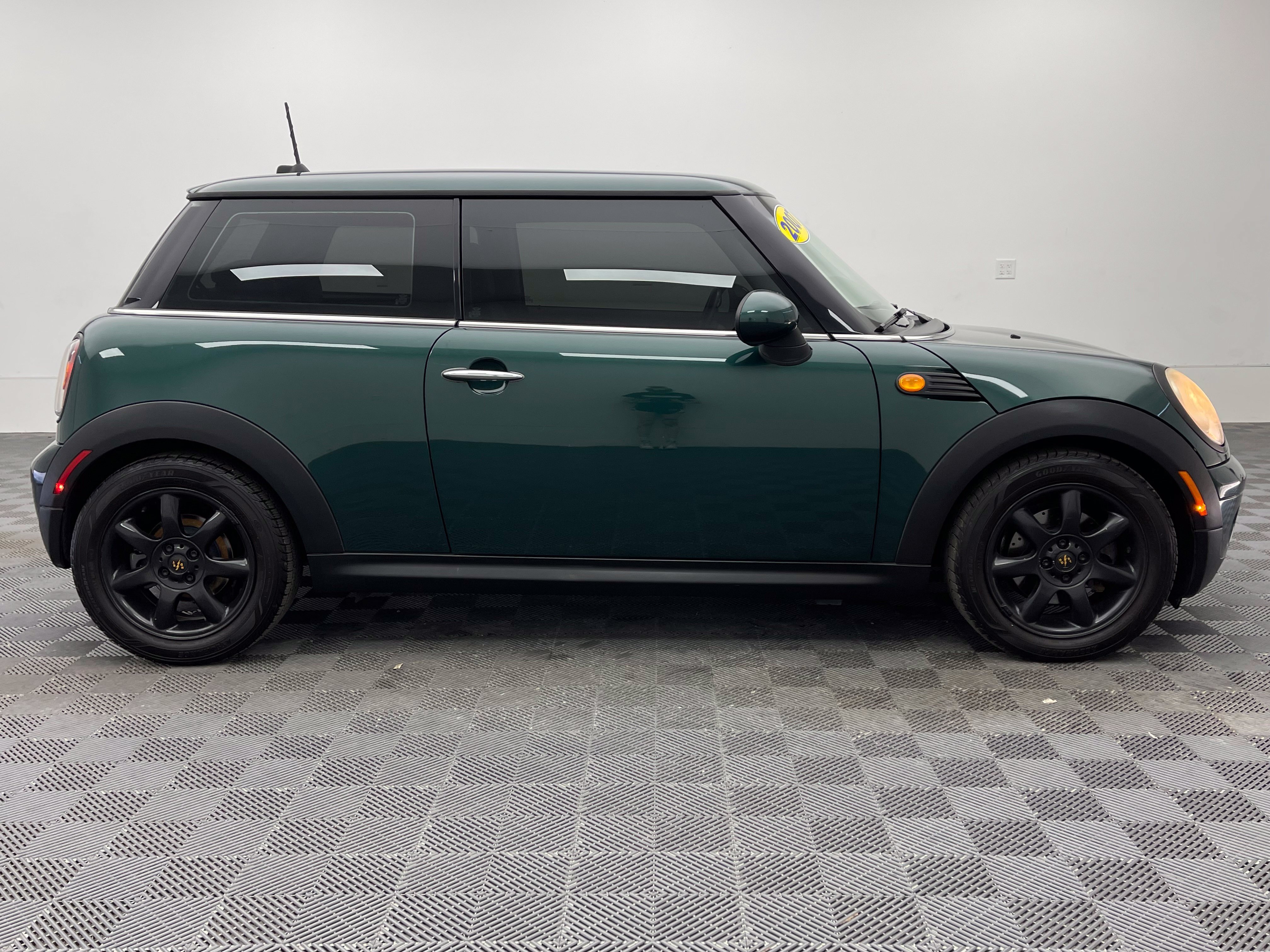 Used 2007 MINI Cooper Hardtop FWD image 4