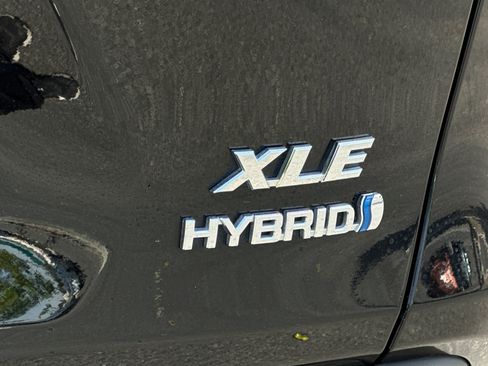 Used 2021 Toyota RAV4 XLE AWD/4WD image 29