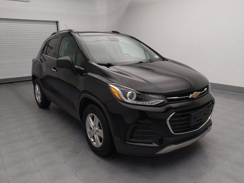 Used 2019 Chevrolet Trax LT w/ Sun & Sound Package image 13