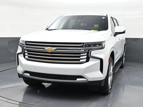 Used 2024 Chevrolet Suburban High Country w/ Advanced Technology Package RWD image 8