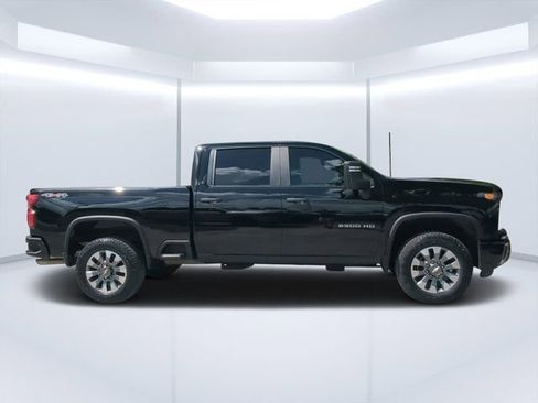 Used 2025 Chevrolet Silverado 2500 Custom w/ Custom Value Package AWD/4WD image 2