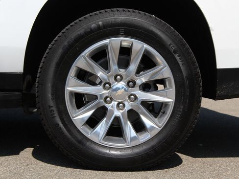 Used 2024 Chevrolet Suburban Premier AWD/4WD image 29