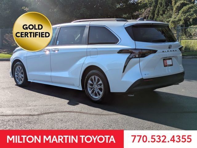 Certified 2026 Toyota Sienna XLE FWD image 6