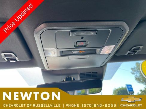 Used 2025 Toyota Tacoma SR5 AWD/4WD image 15