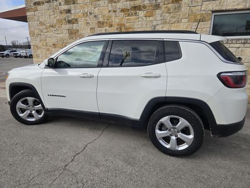 Used 2019 Jeep Compass Latitude image 3