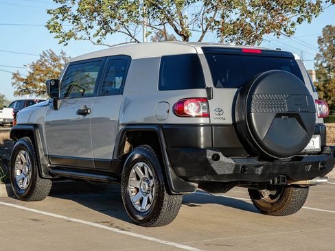 Used 2014 Toyota FJ Cruiser 4WD w/ Upgrade Package image 13