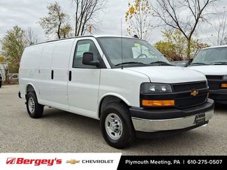 New 2025 Chevrolet Express 3500 Work Van w/ Driver Convenience Package video 2