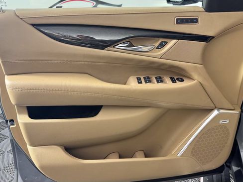 Used 2019 Cadillac Escalade Platinum AWD/4WD image 13