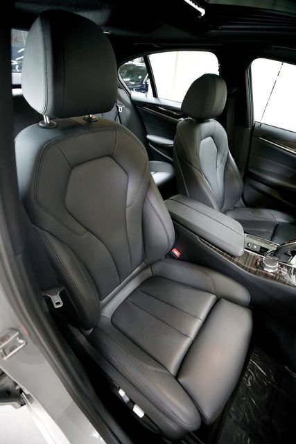 Used 2019 BMW 530i w/ Convenience Package RWD image 9