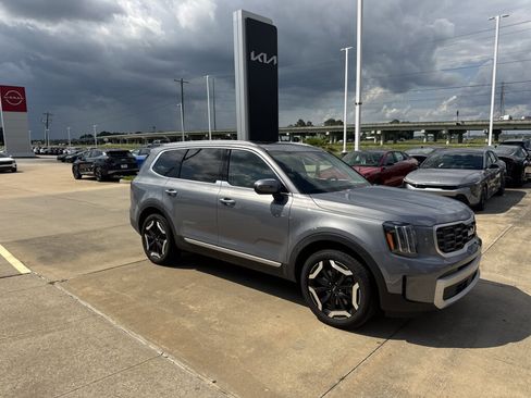 Certified 2025 Kia Telluride S AWD/4WD image 12