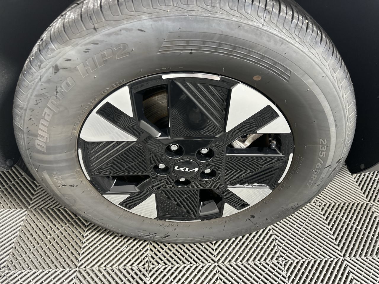 Certified 2026 Kia Carnival LXS FWD image 21