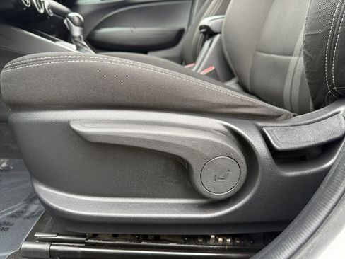 Used 2021 Hyundai Venue SEL image 10