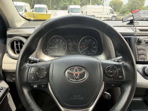 Used 2018 Toyota RAV4 XLE FWD image 33