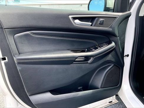 Used 2016 Ford Edge Titanium w/ Equipment Group 302A AWD/4WD image 9