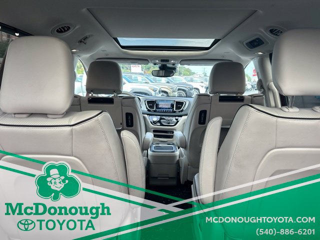 Used 2020 Chrysler Pacifica Limited w/ Advanced Safetytec Group FWD image 11
