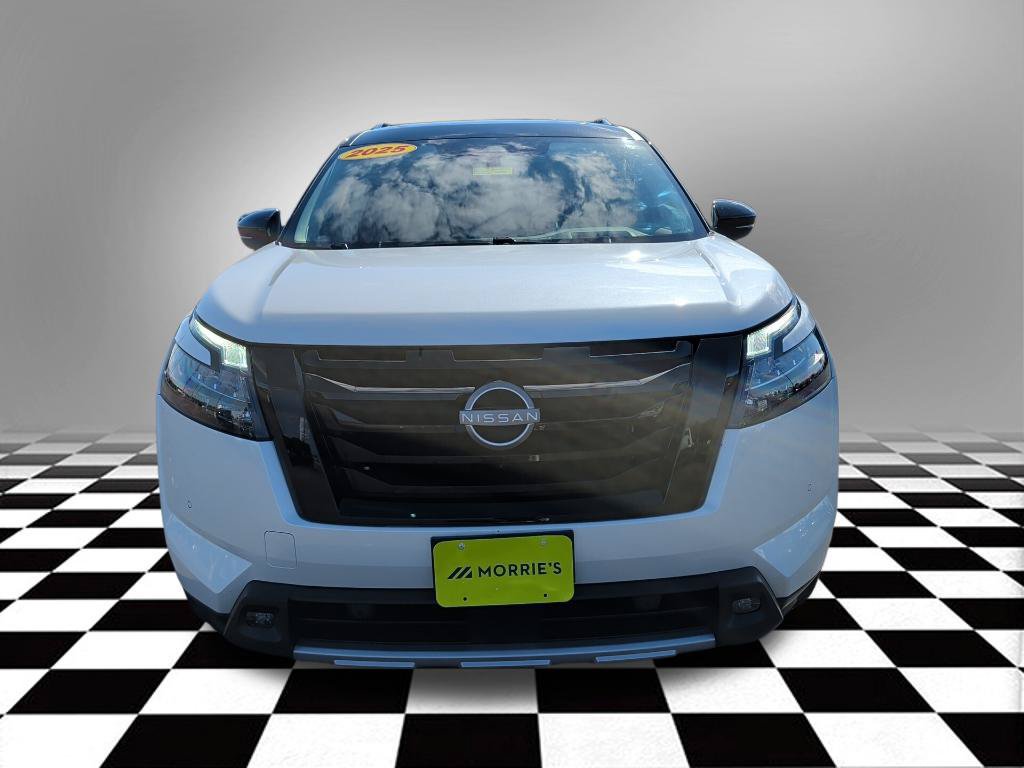 Used 2025 Nissan Pathfinder Platinum w/ Black Appearance Package AWD/4WD image 4