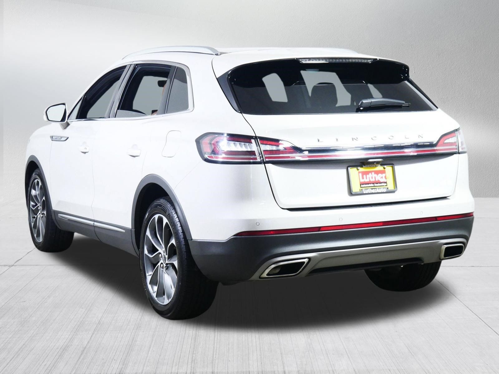 Used 2022 Lincoln Nautilus Reserve AWD/4WD image 5