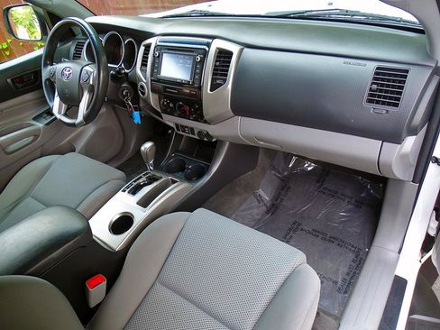 Used 2015 Toyota Tacoma 4x4 Double Cab w/ TRD Off-Road Package image 39