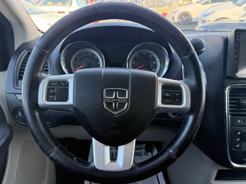 Used 2013 Dodge Grand Caravan SE FWD image 18