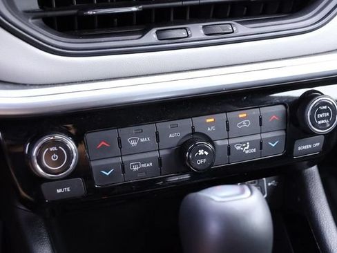 Used 2025 Jeep Compass Limited AWD/4WD image 17