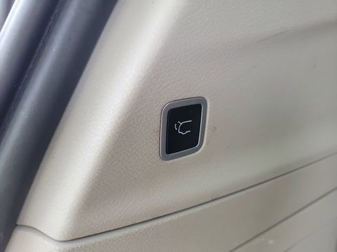 Used 2024 Chrysler Pacifica Limited FWD image 11