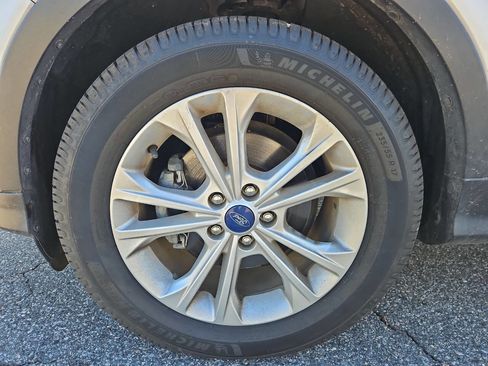 Used 2018 Ford Escape SEL image 25
