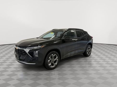 Certified 2025 Chevrolet Trax LT w/ LT Convenience Package image 5