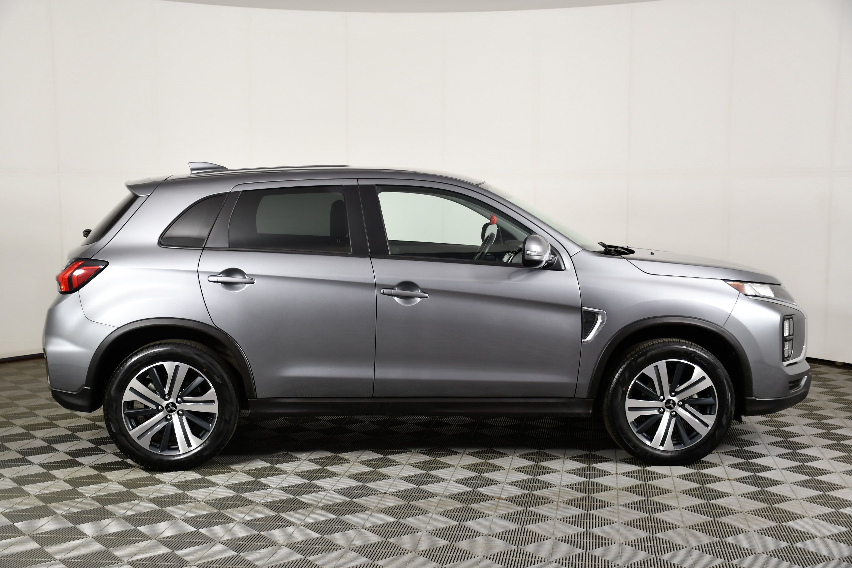 Used 2024 Mitsubishi Outlander Sport SE AWD/4WD image 4