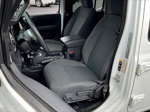 Used 2024 Jeep Wrangler Unlimited Sahara image 23