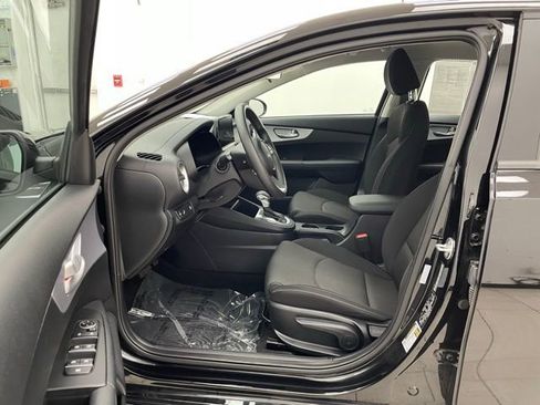 Used 2024 Kia Forte LXS w/ LXS Technology Package image 7