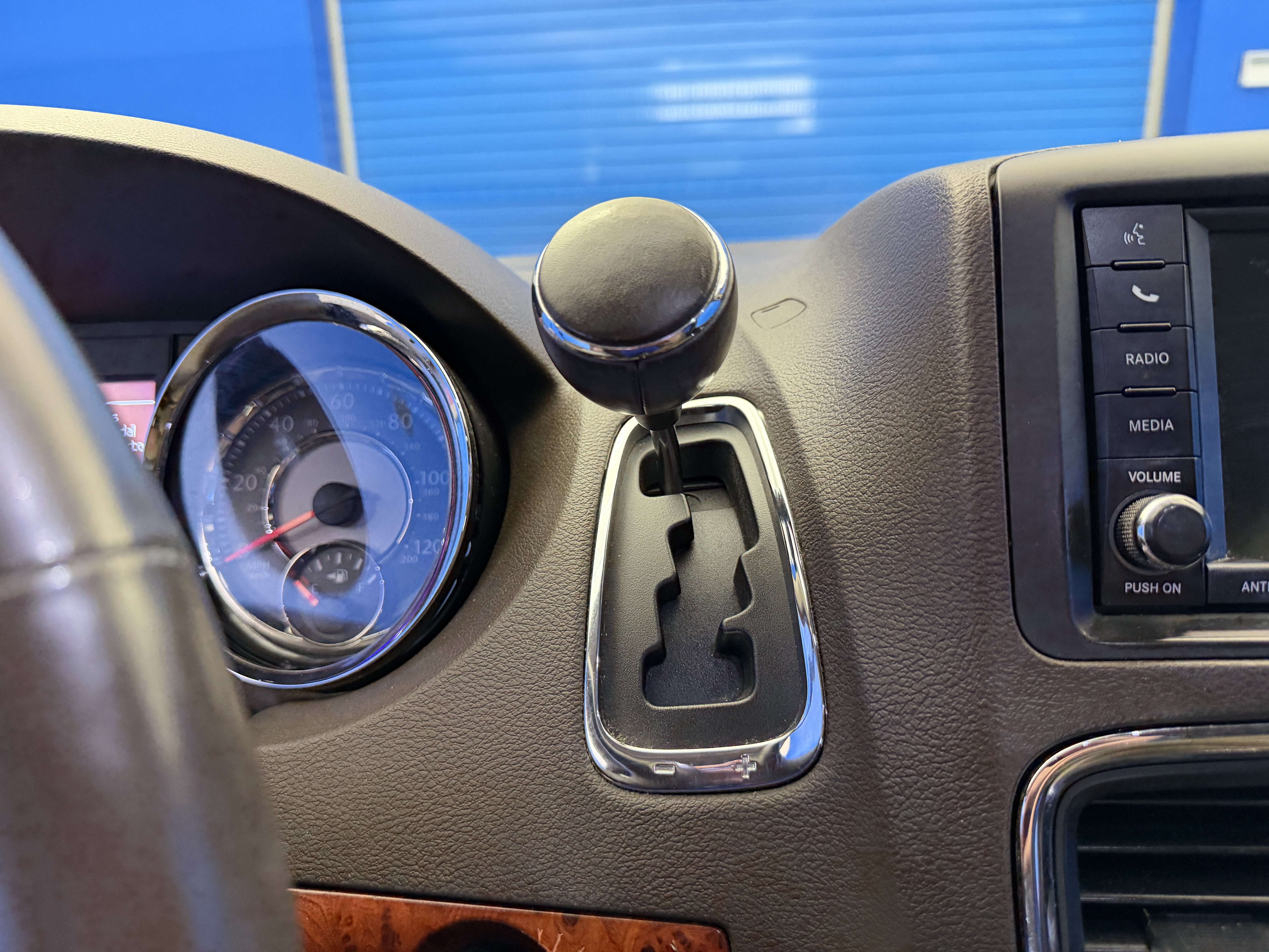 Used 2015 Chrysler Town & Country Touring w/ Driver Convenience Group FWD image 21