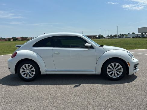 Used 2019 Volkswagen Beetle 2.0T S image 9