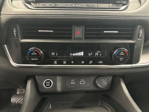 Used 2023 Nissan Rogue SV image 27