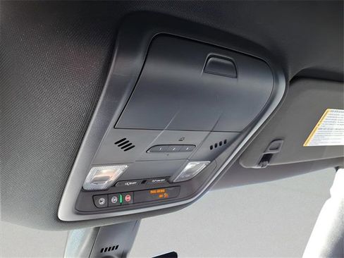 Used 2024 Buick Enclave Premium image 8