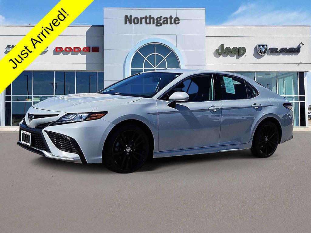 Used 2024 Toyota Camry XSE FWD image 2