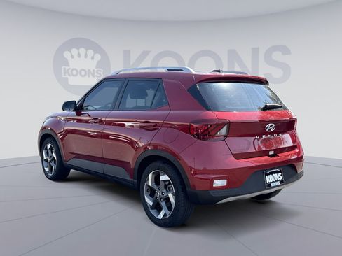 Certified 2024 Hyundai Venue Limited FWD image 4