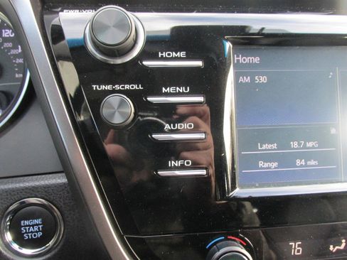 Used 2018 Toyota Camry SE image 30