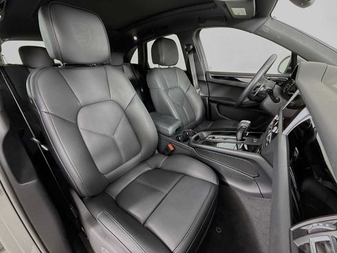 Certified 2026 Porsche Macan AWD/4WD image 29