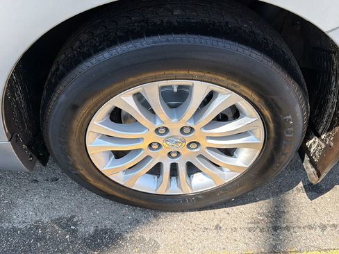 Used 2017 Toyota Sienna XLE w/ XLE Navigation Package FWD image 9