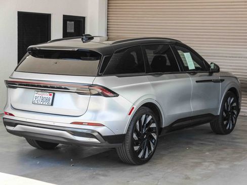 Used 2024 Lincoln Nautilus Reserve w/ Equipment Group 202A AWD/4WD image 4