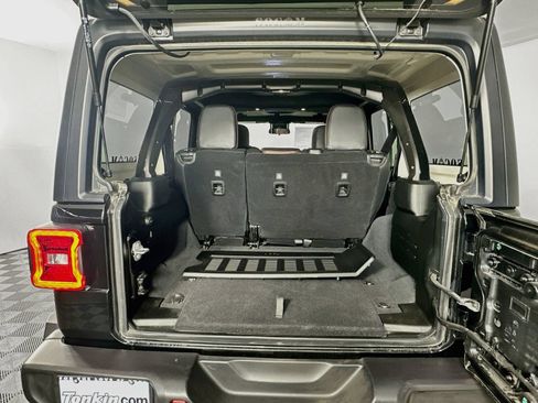Used 2025 Jeep Wrangler Unlimited Rubicon AWD/4WD image 24