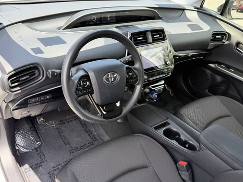 Certified 2022 Toyota Prius LE FWD image 25