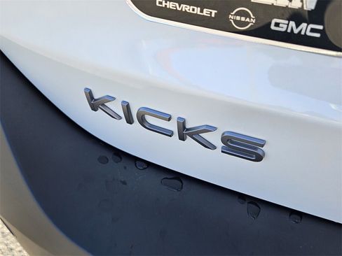 New 2025 Nissan Kicks SR image 9