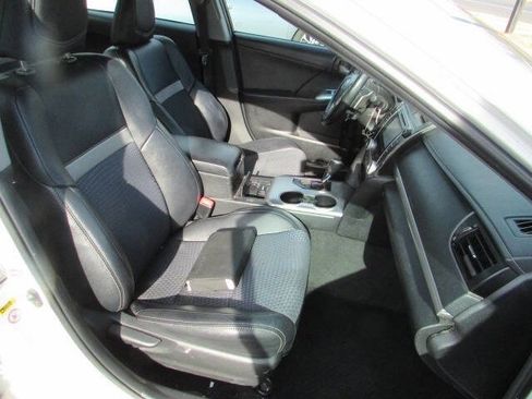 Used 2014 Toyota Camry SE image 16