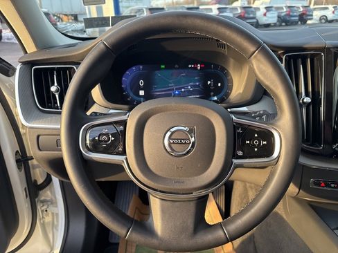 Used 2025 Volvo XC60 B5 Plus image 23