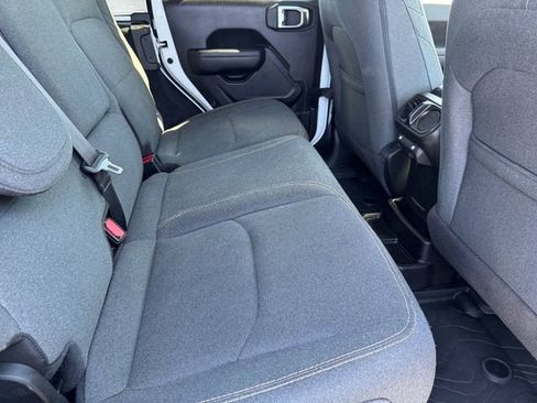 Used 2024 Jeep Wrangler Unlimited image 14