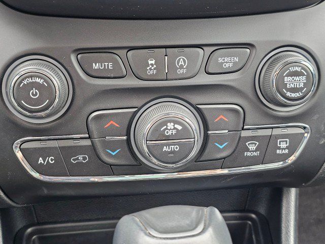 Used 2022 Jeep Cherokee Trailhawk w/ Premium Leather Package AWD/4WD image 35