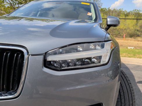 Used 2017 Volvo XC90 T6 Momentum w/ Vision Package AWD/4WD image 3