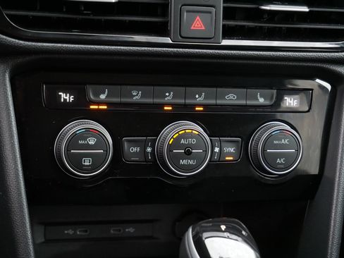 Used 2024 Volkswagen Taos SE w/ Panoramic Sunroof Package image 23